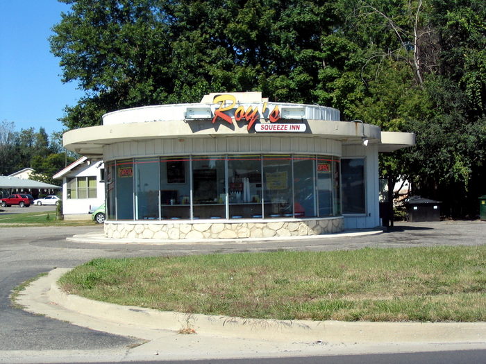 Roys Squeeze Inn - 2004 Photo (newer photo)